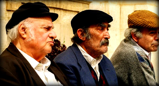 Personaggi film con coppole siciliane